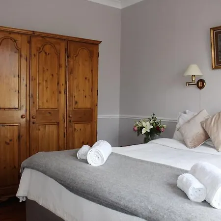 Housel Bay Otel