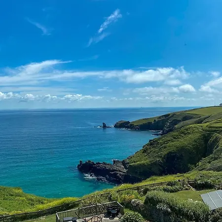 Housel Bay Otel