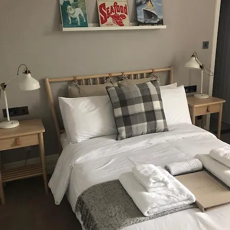 Housel Bay Otel