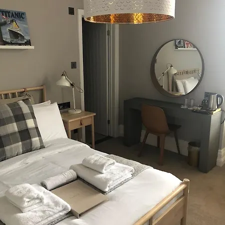 Housel Bay 4* Lizard