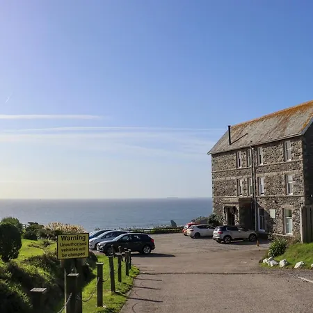 Housel Bay 4* Lizard