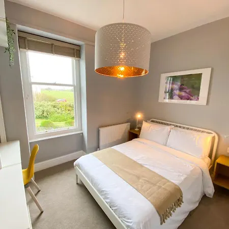 Housel Bay Otel Lizard