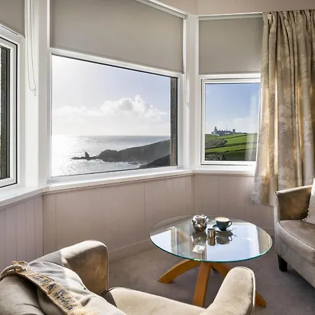 Housel Bay Otel