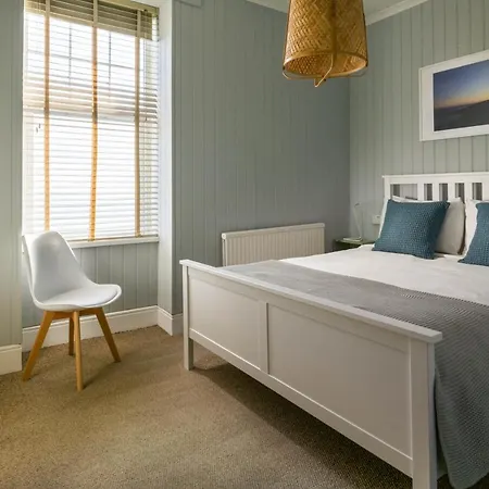 Housel Bay 4*