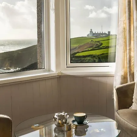 Housel Bay Otel 4*