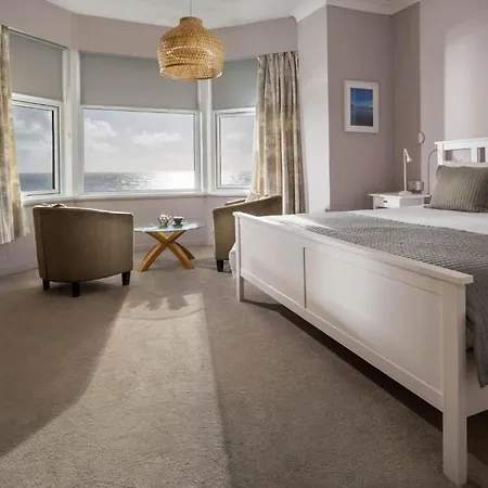 Housel Bay Otel 4*