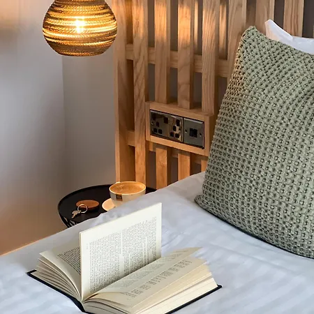 Housel Bay Otel